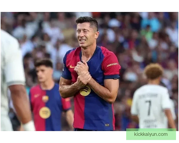 莱万多夫斯基在巴萨表现稳健，数据持续提升引发关注