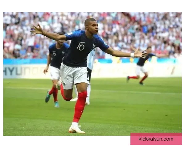 姆巴佩持续保持高水平表现，备受关注的年轻天才。