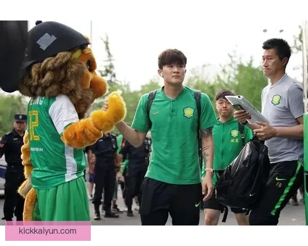 金玟哉英超转会传闻引发关注，未来去向备受猜测。